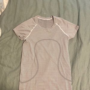 Lululemon tempo black and white stripped swiftly tech size 4